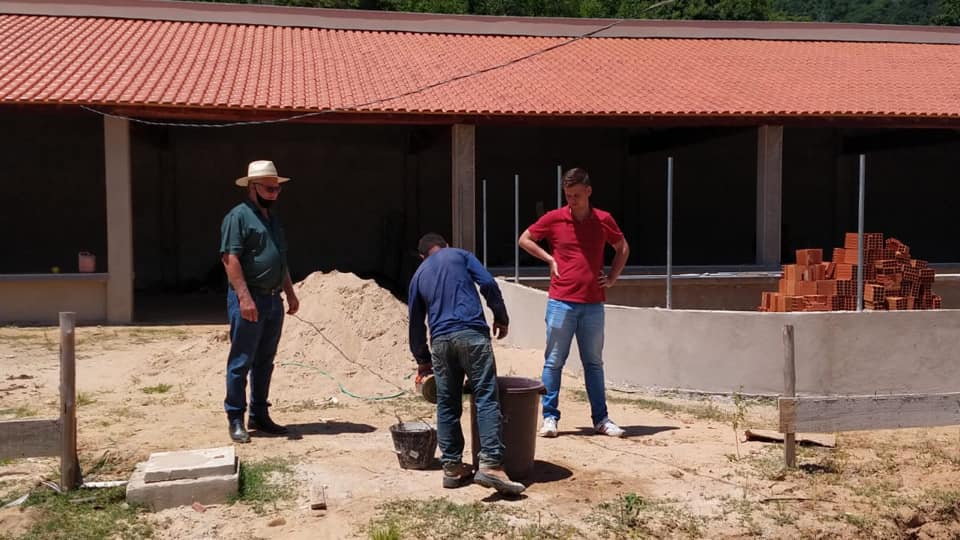 O prefeito em exercício Florisvaldo Kester realiza visitas em obras já concluídas no mês de janeiro de 2021 e outras que estão em fase de conclusão no município de Laranja da Terra.